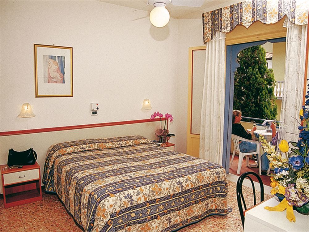 Maxim Hotel 3*